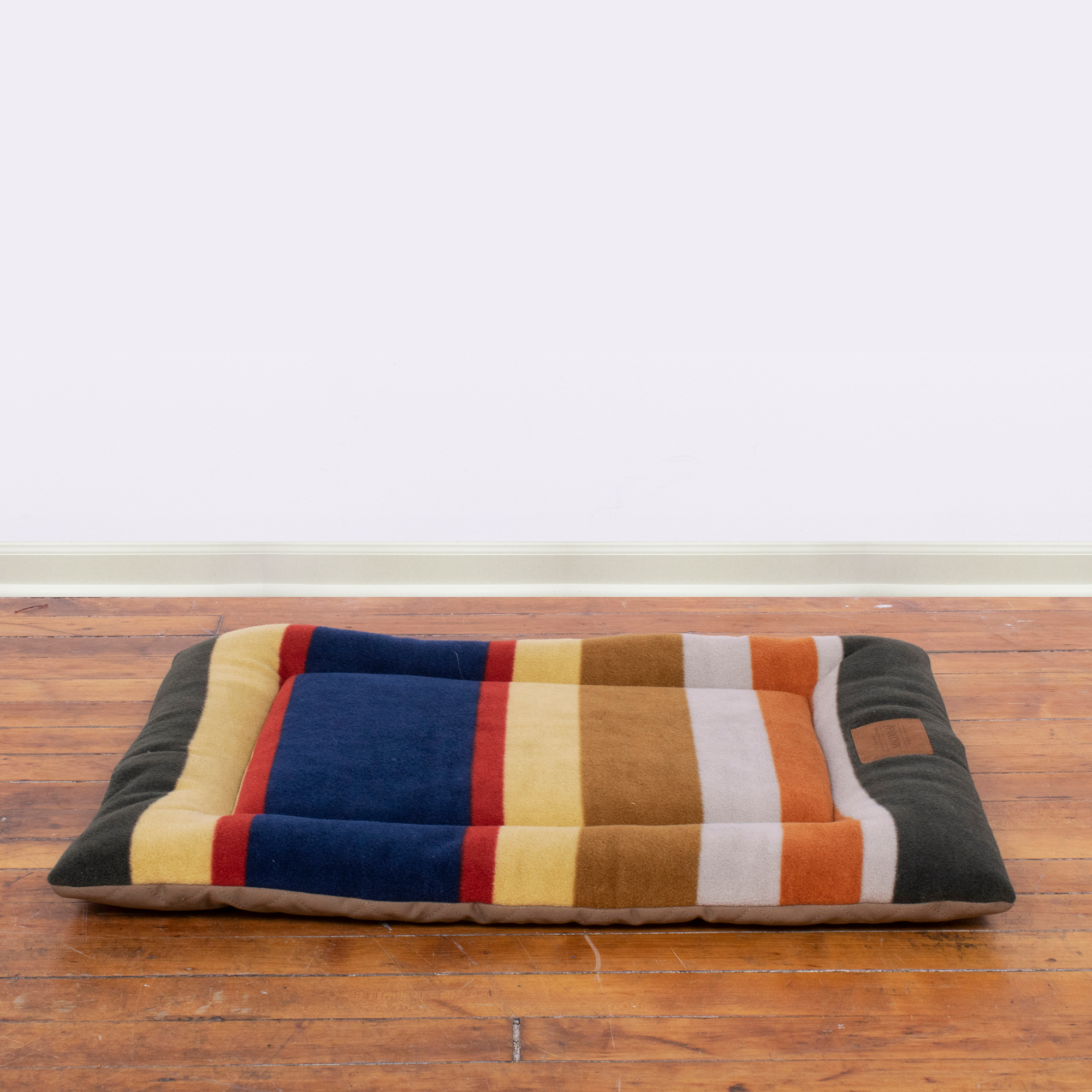 PENDLETON-DOG-BED-BADLANDS-NATIONAL-PARK-KENNEL-CRATE-MAT-WHITE-RED-YELLOW-GREEN-BLUE